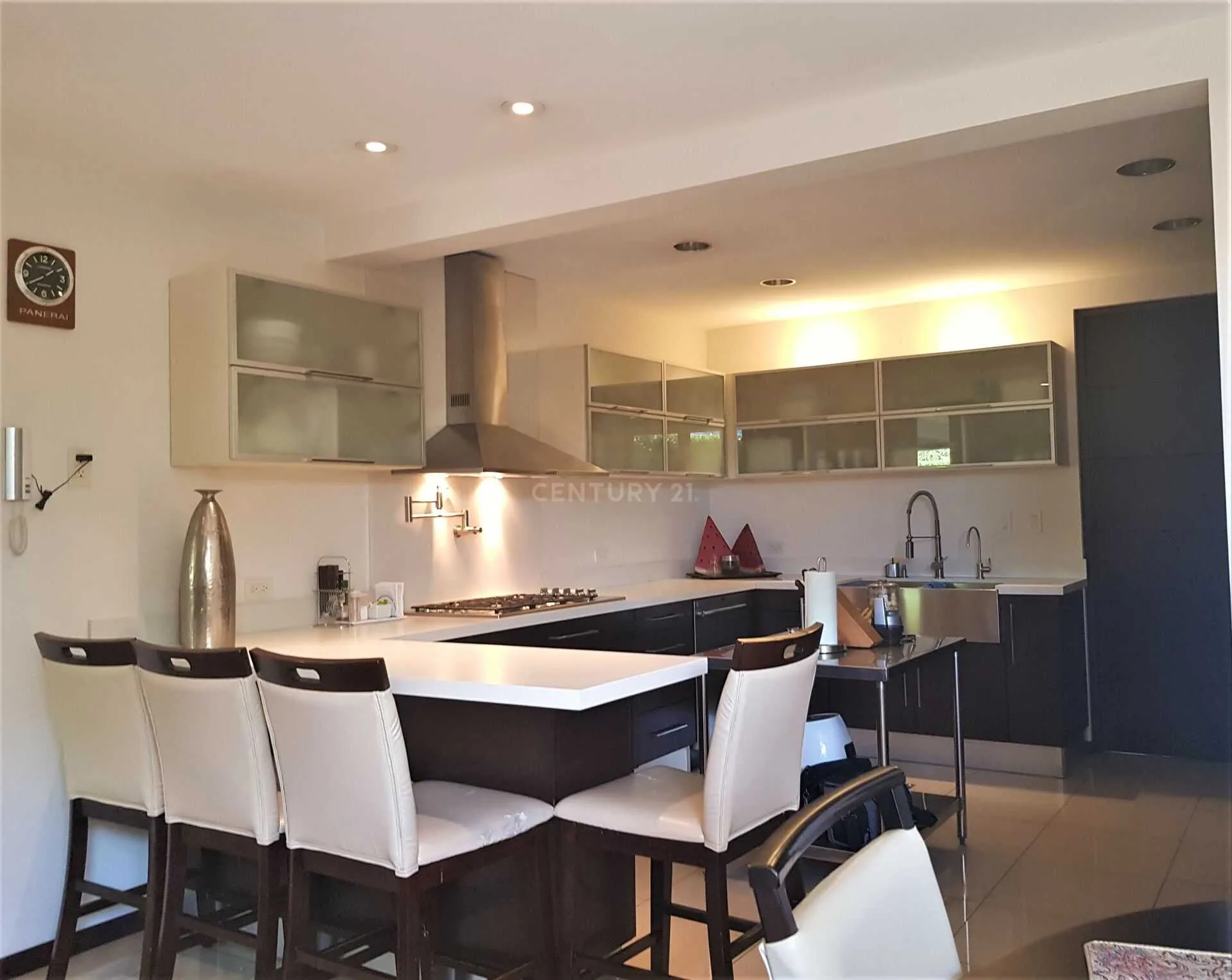 VENTA DE MODERNA CASA EN EXCLUSIVO CONDOMINIO EN BARREAL DE HEREDIA - foto 2