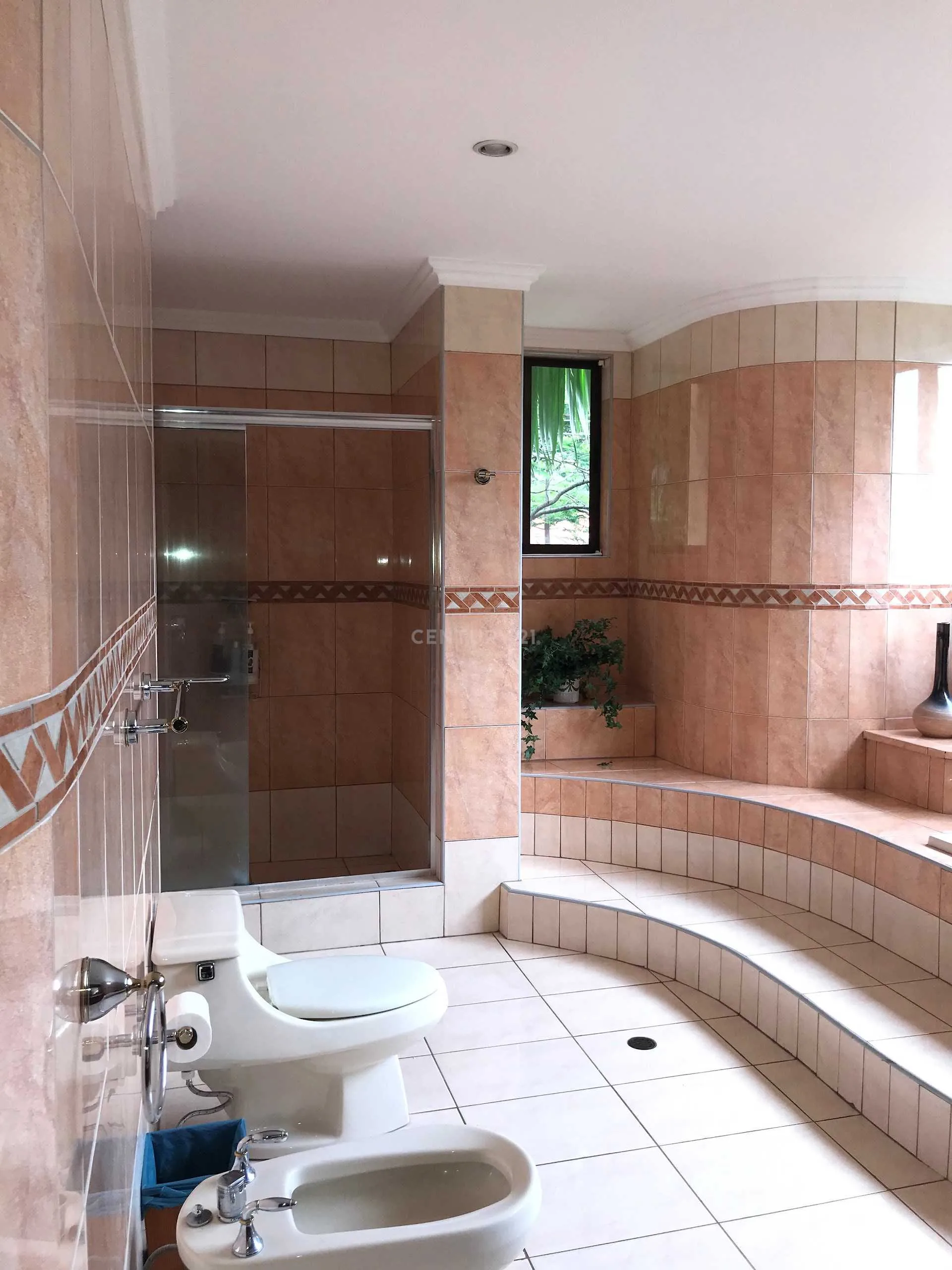 VENTA DE APARTAMENTO EN EXCLUSIVO CONDOMINIO EN ESCAZU - foto 2