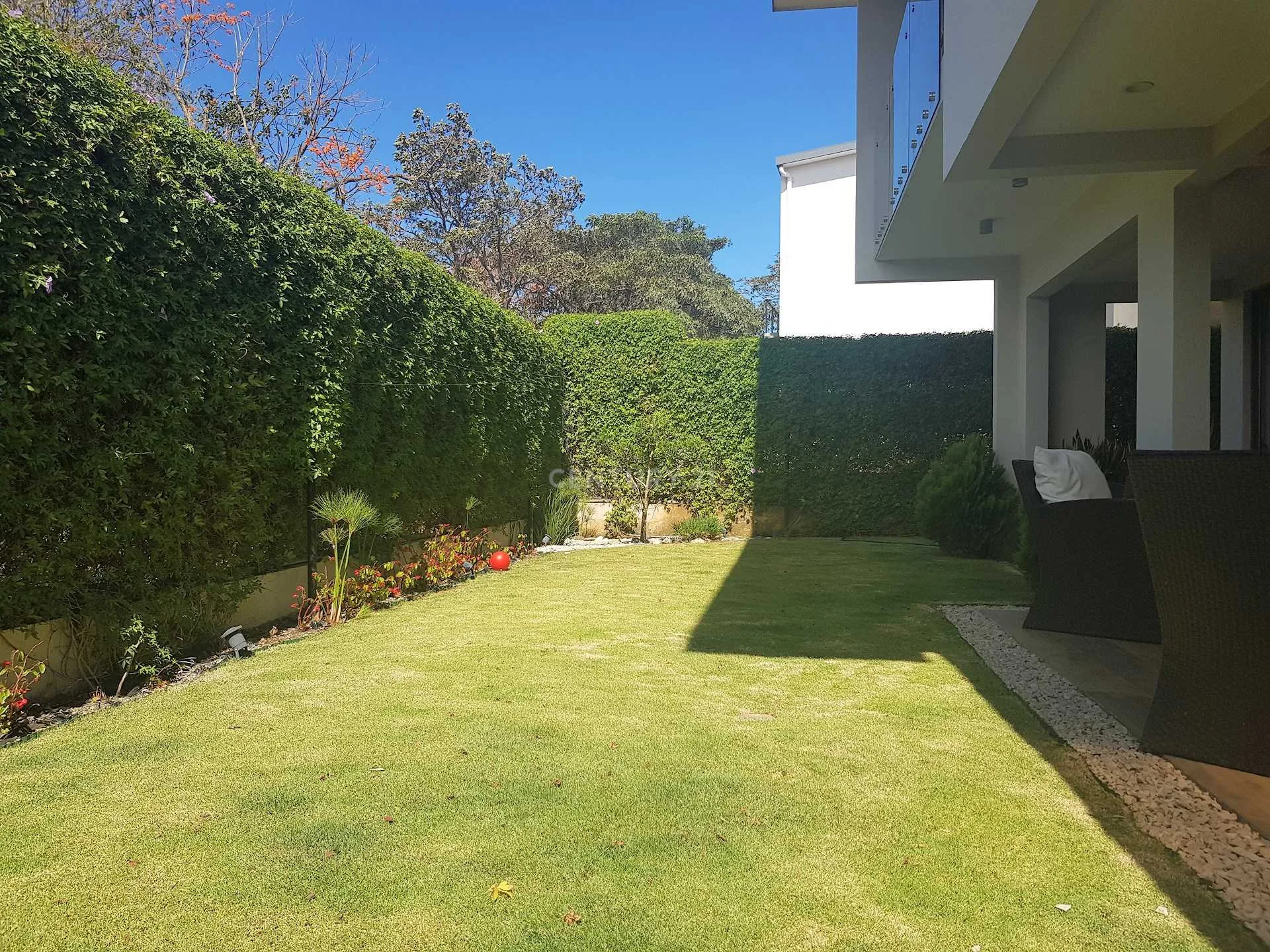 VENTA DE MODERNA CASA EN EXCLUSIVO CONDOMINIO EN BARREAL DE HEREDIA - foto 4
