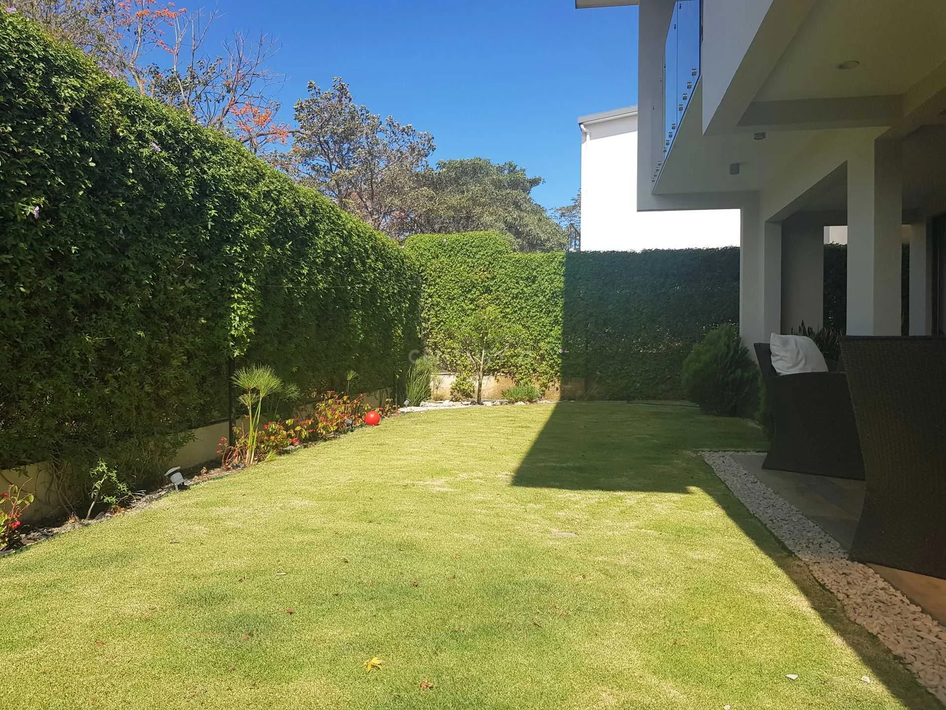 VENTA DE MODERNA CASA EN EXCLUSIVO CONDOMINIO EN BARREAL DE HEREDIA - foto 3