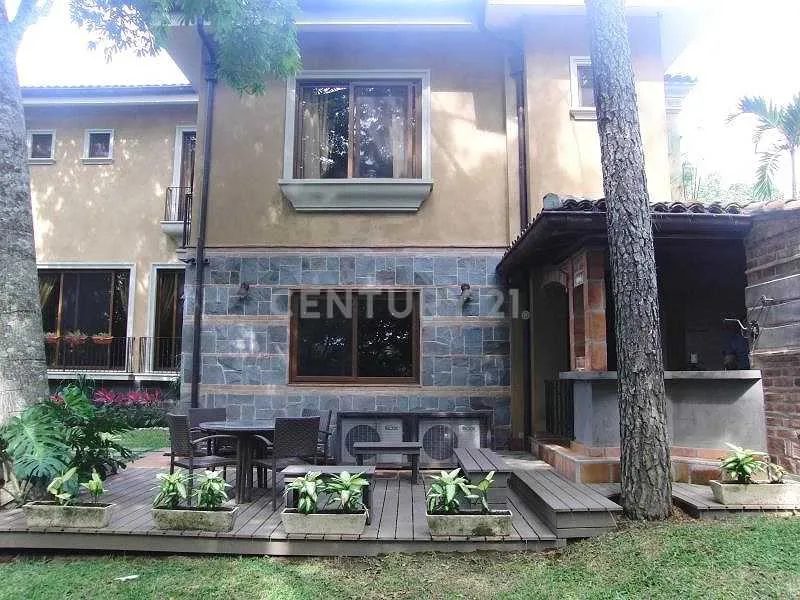 Venta De Hermosa Casa en Condominio en San José Piedades - foto 3