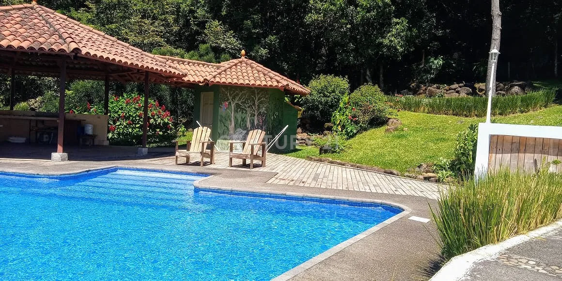 SE VENDE CASA EN LUJOSO RESIDENCIAL EN LA GUACIMA, ALAJUELA 250 m2 de CONST. LOTE 5,000 m