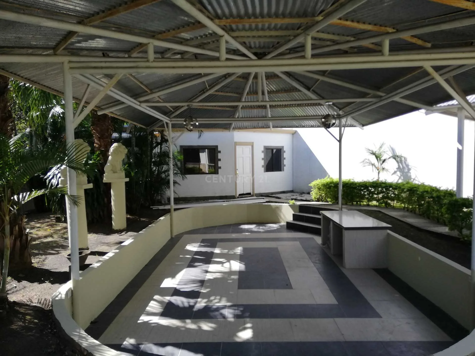 ESPECTACULAR CASA AMPLIA CON ACABADOS DE LUJO EN SANTA ANA POZOS - foto 2