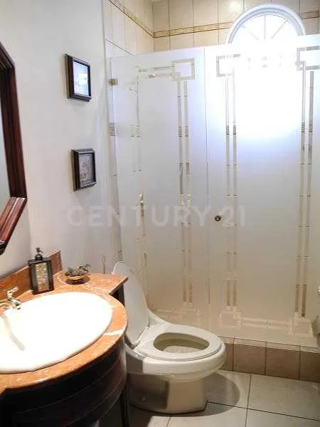 VENTA DE HERMOSA CASA UBICADA EN LA EXCELENTE ZONA DE ESCAZU - foto 3