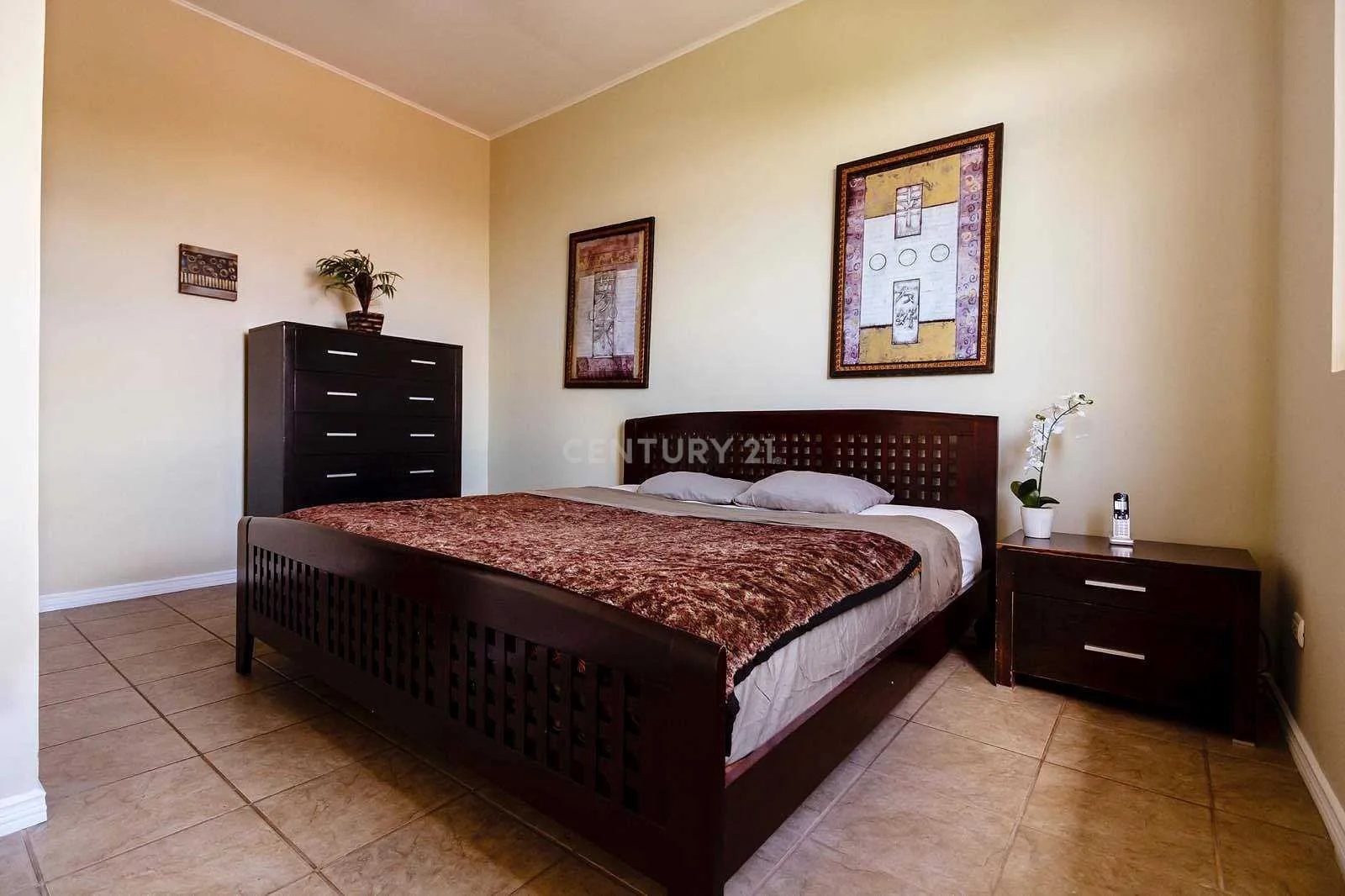 ESPECTACULAR CASA CON VISTAS A LAS MONTAÑAS Y EXCELENTES ACABADOS - foto 3