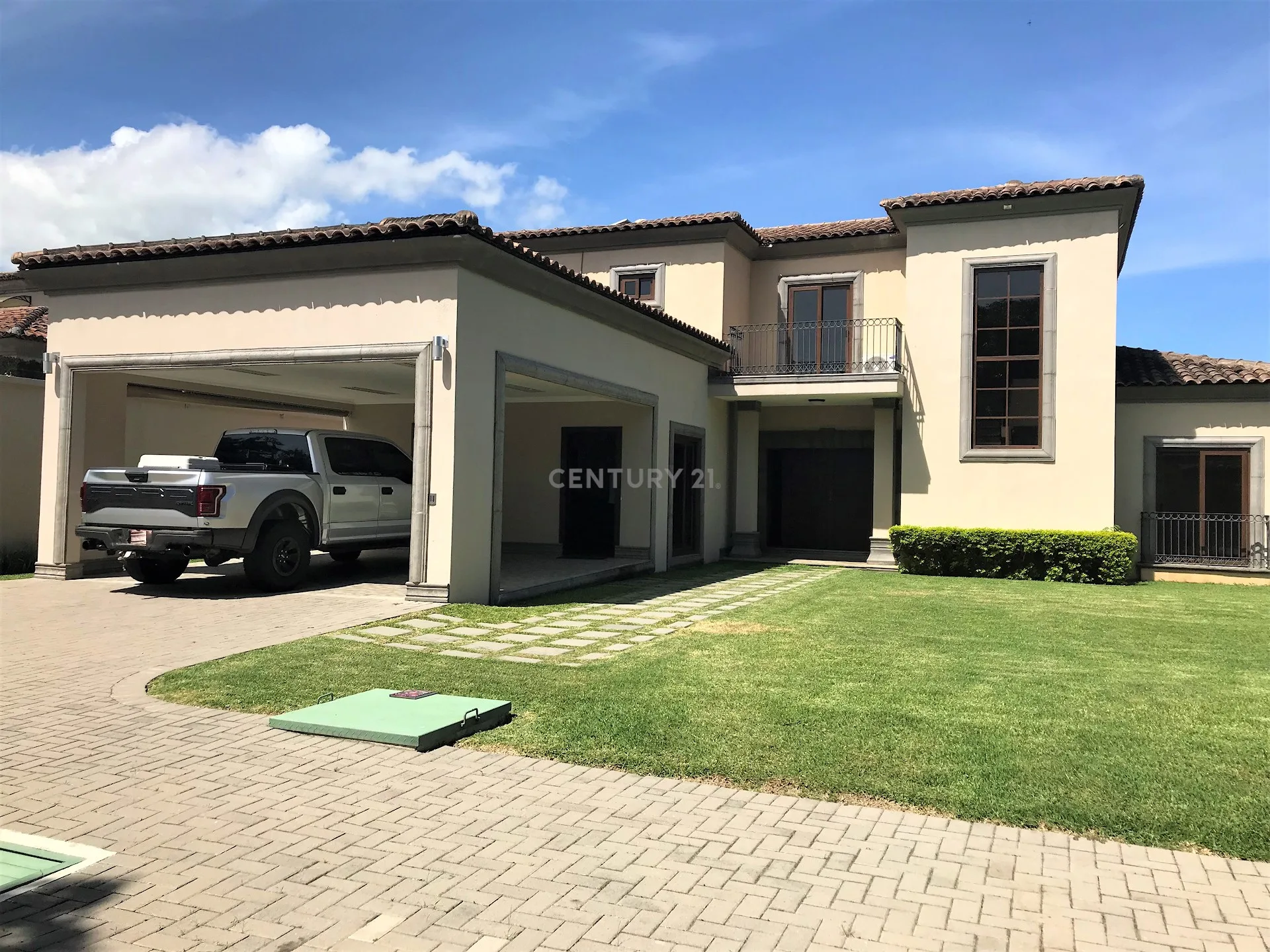 VENTA DE HERMOSA CASA FAMILIAR EN LINDORA