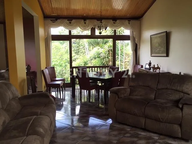 Venta de Hermosa Casa en Alajauela Desamparados