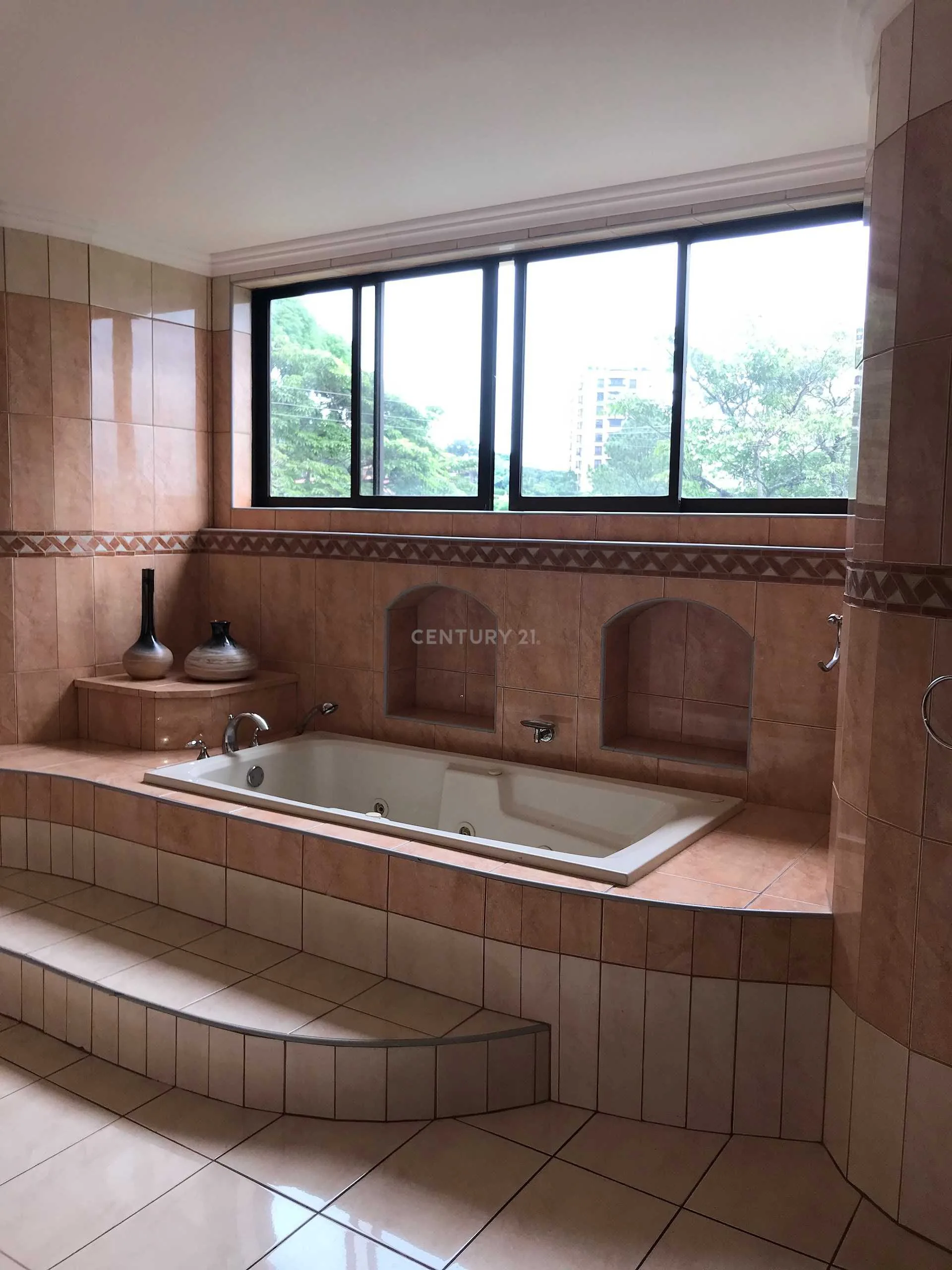 VENTA DE APARTAMENTO EN EXCLUSIVO CONDOMINIO EN ESCAZU - foto 4