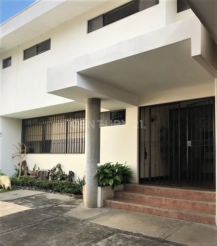 VENTA DE HERMOSA CASA EN TREJOS MONTEALEGRE ESCAZÚ