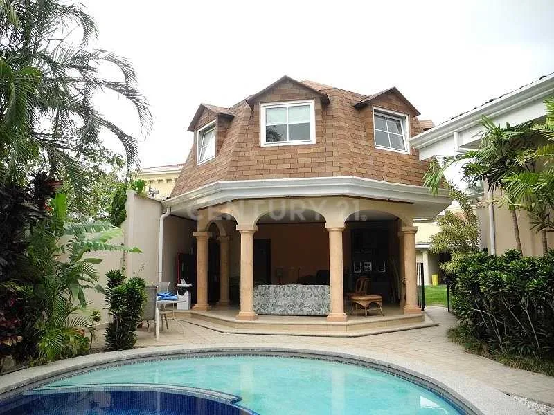 VENTA DE HERMOSA CASA UBICADA EN LA EXCELENTE ZONA DE ESCAZU - foto 2