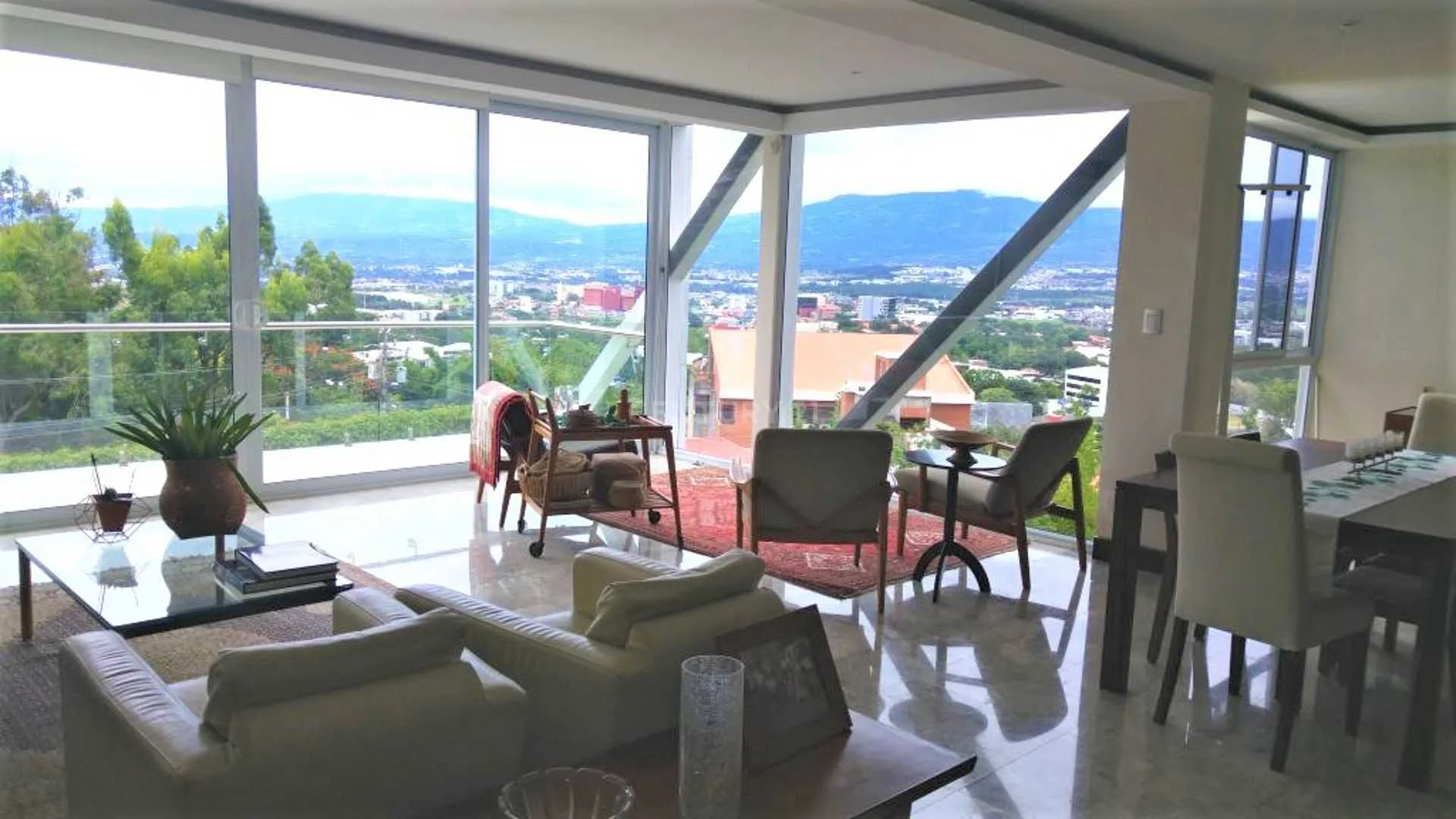 SE VENDE CASA INDEPENDIENTE EN ESCAZÚ CON ESPECTACULARES VISTAS - foto 4