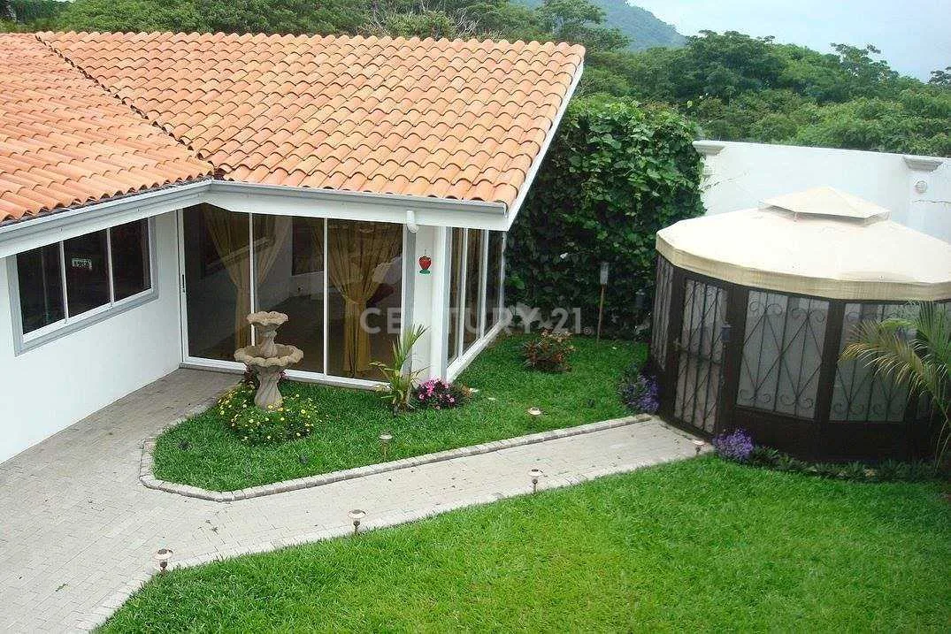 ESPECTACULAR CASA CON VISTAS A LAS MONTAÑAS Y EXCELENTES ACABADOS - foto 5