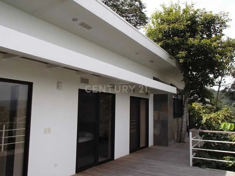MODERNA CASA AMUEBLADA CON ESPECTACULARES VISTAS A LAS MONTAÑAS - foto 4