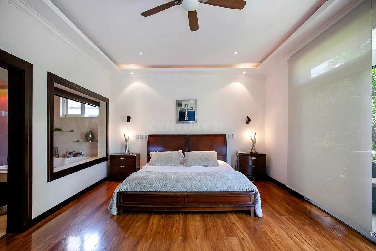 VENTA DE LUJOSA CASA EN CONDOMINIO UBICADO EN SANTA ANA - foto 4