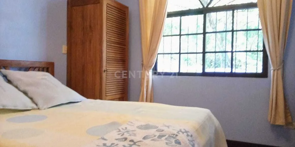 SE VENDE CASA EN LUJOSO RESIDENCIAL EN LA GUACIMA, ALAJUELA 250 m2 de CONST. LOTE 5,000 m - foto 5