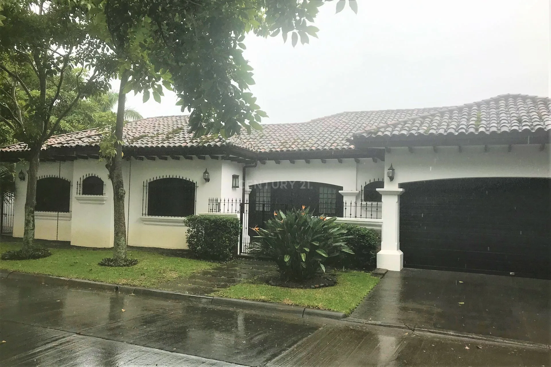 VENTA DE CASA ESTILO COLONIAL EN SANTA ANA