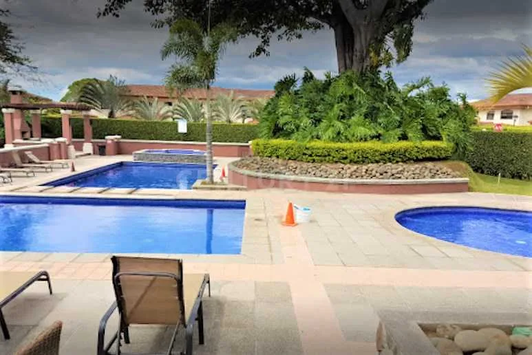 VENTA BELLA CASA EN CONDOMINIO DE 4 DORMITORIOS POZOS SANTA ANA $495000 - foto 3