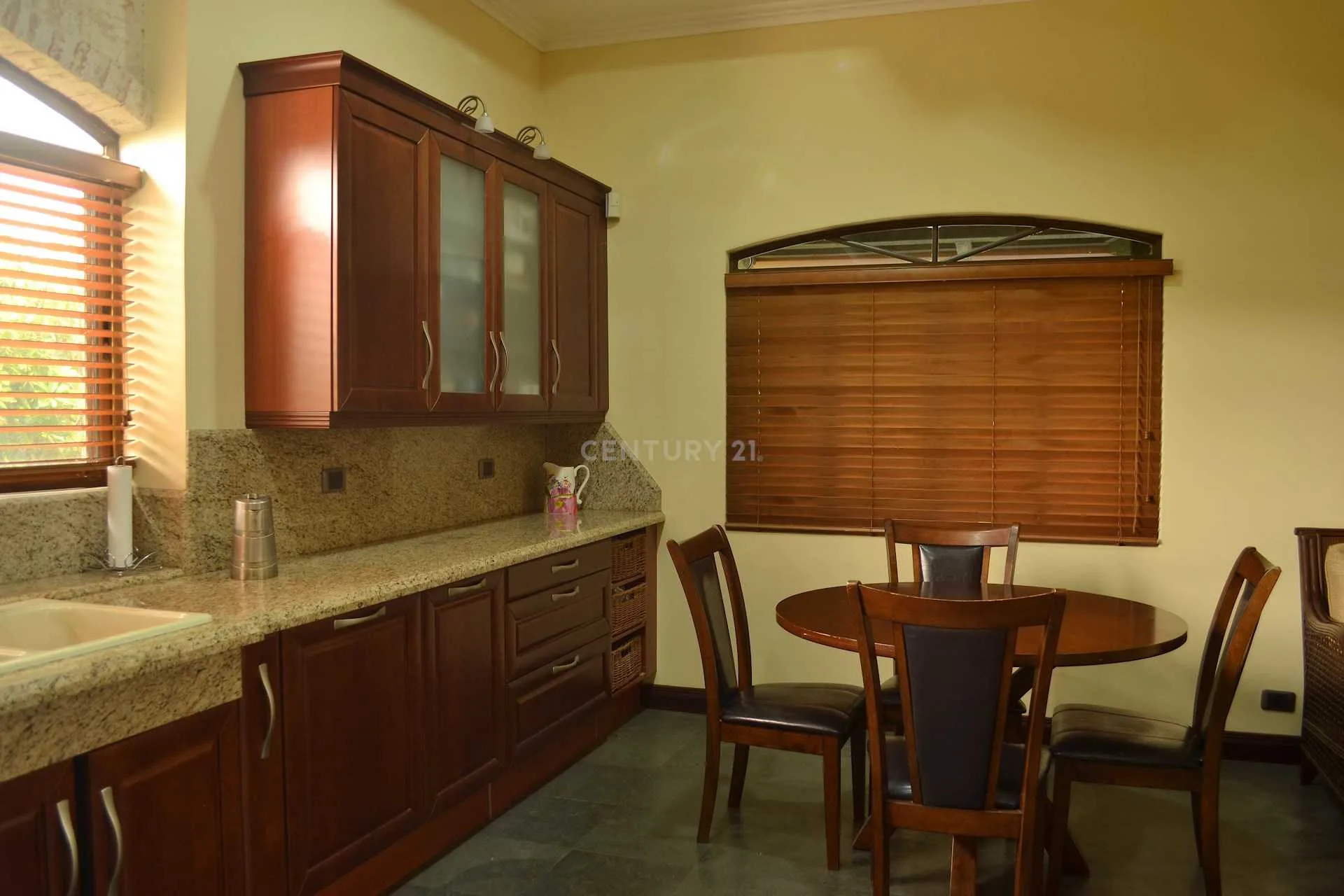 VENTA DE BELLA CASA EN BRASIL DE MORA SANTA ANA - foto 6
