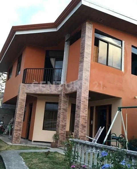 Se vende Casa nueva, Atenas centro con 2 Apartamentos totalmente independientes. $480,000