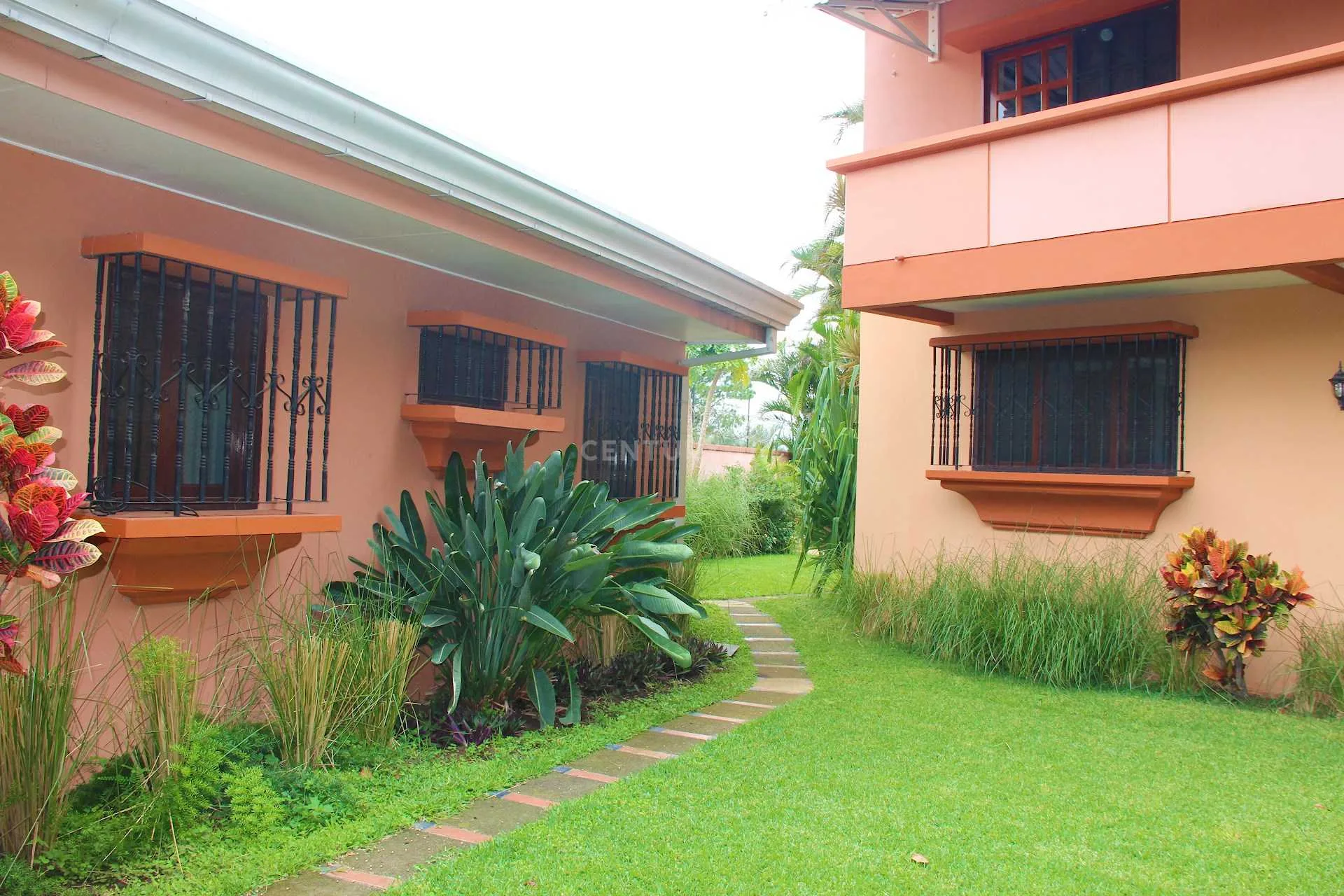 ¡Hermosa Casa en Venta!! Con Vista espectacular en Residencial Cariari - foto 3