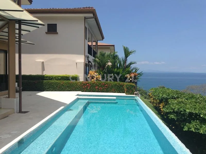 Venta de Hermosa Casa en la Playa