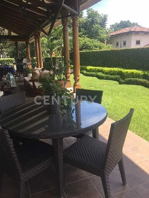 Venta de preciosa casa en Piedades de Santa Ana - foto 4