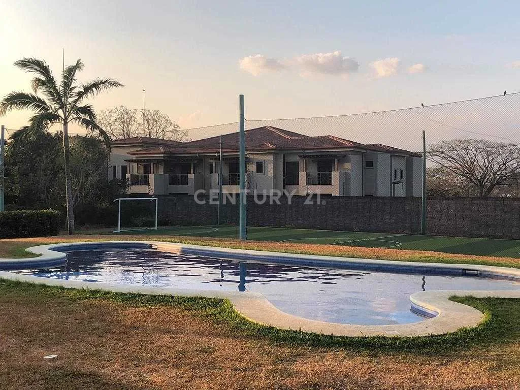 VENTA DE BELLA CASA EN BRASIL DE MORA SANTA ANA - foto 2