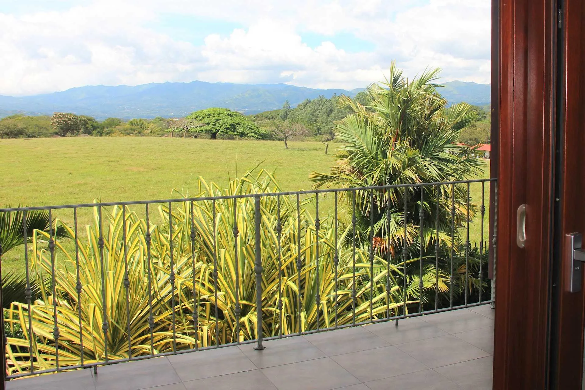 VENTA DE LUJOSA CASA EN LA GARITA DE ALAJUELA - foto 5