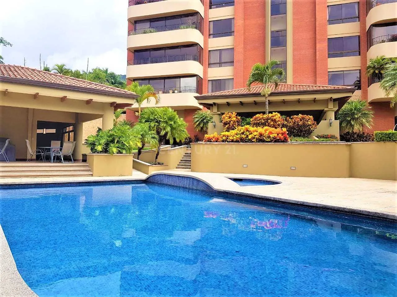 Venta de hermoso condominio ubicado en la zona de Escazú - foto 2