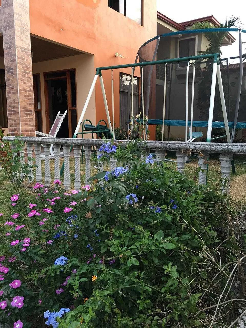 Se vende Casa nueva, Atenas centro con 2 Apartamentos totalmente independientes. $480,000 - foto 2