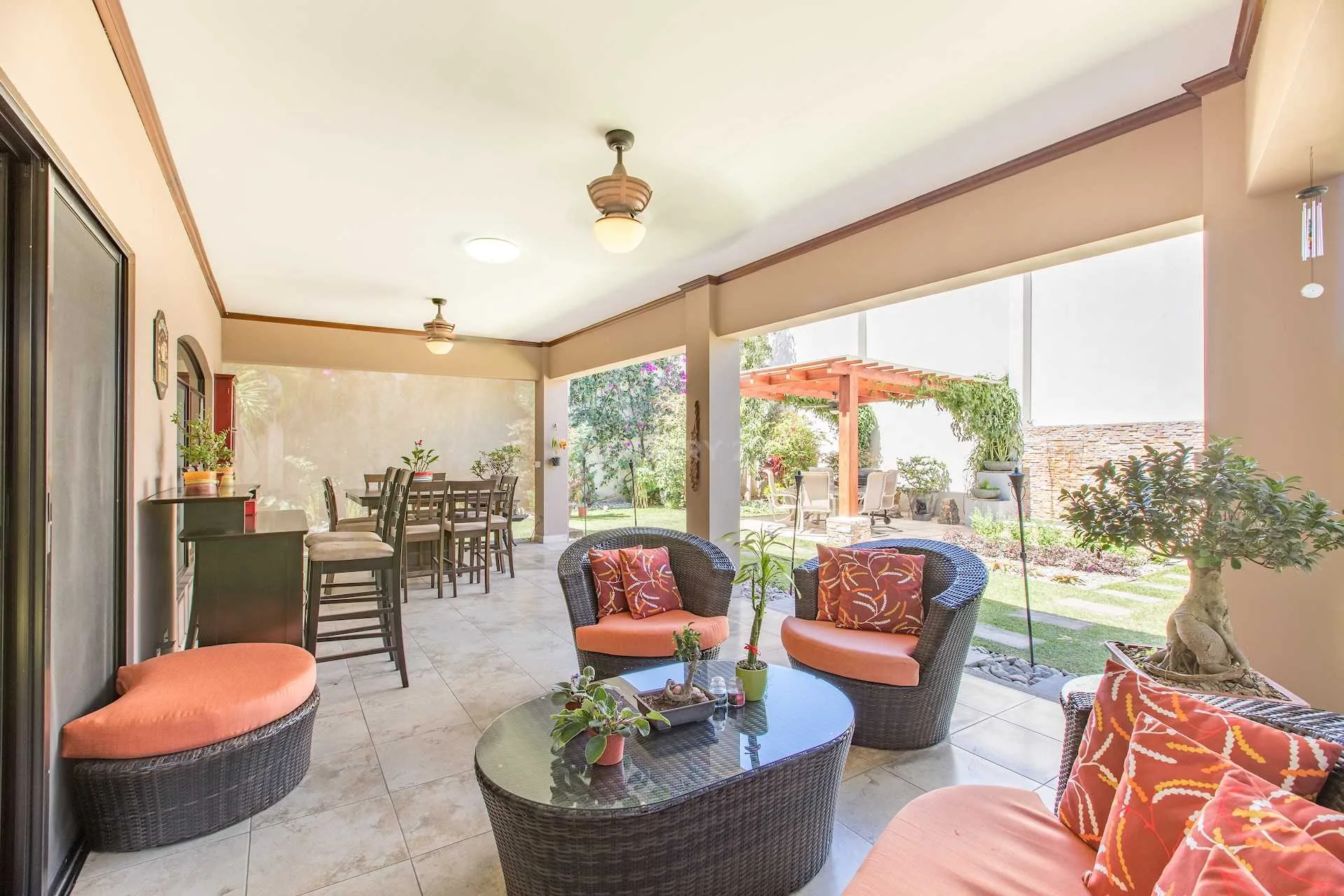 Lujosa casa en zona de Lindora detalles de lujo Condominio Exclusivo - foto 2