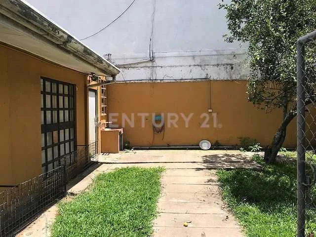 VENTA DE CASA PARA RE MODELAR CON AMPLIO TERRENO USO DE SUELO MIXTO EN GUACHIPELIN ESCAZÚ - foto 3