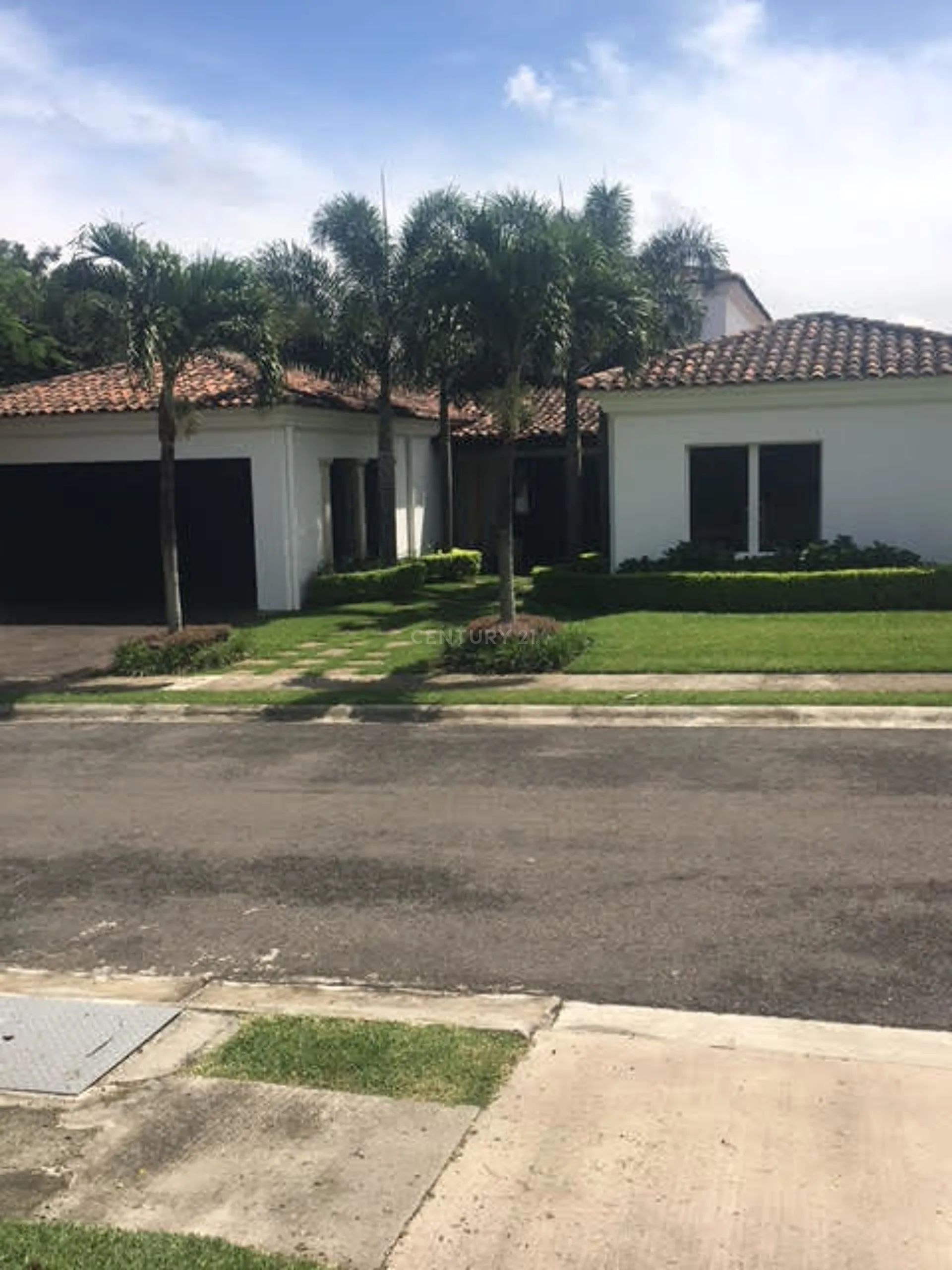Venta de Preciosa Casa en Piedades de Santa Ana, $690000