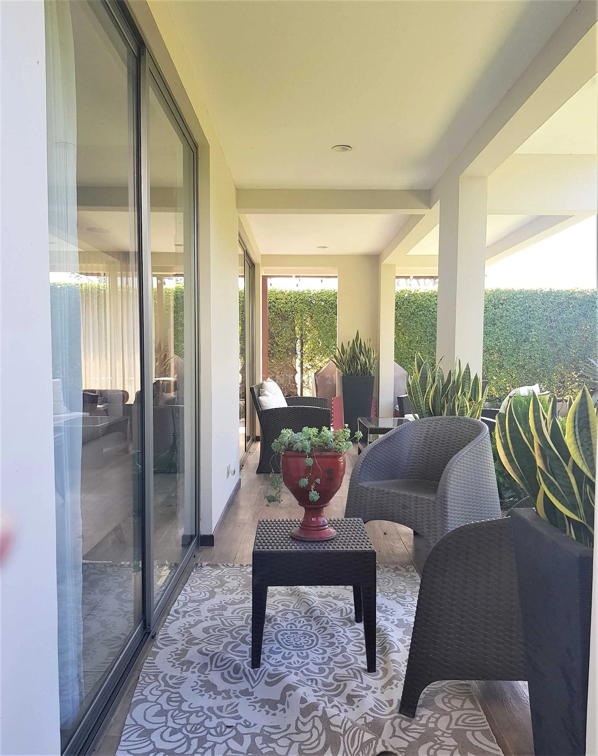 VENTA DE MODERNA CASA EN EXCLUSIVO CONDOMINIO EN BARREAL DE HEREDIA - foto 2