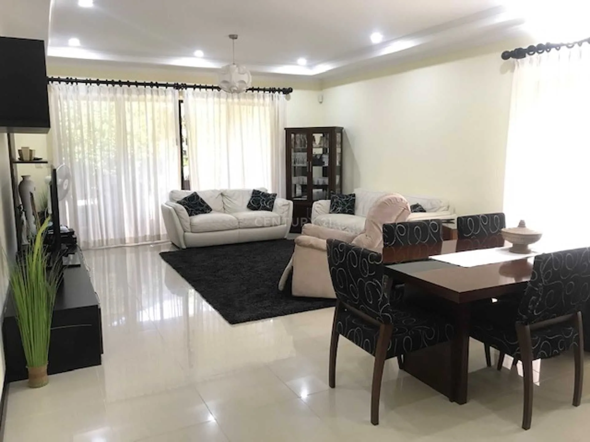 VENTA DE BELLA CASA DE 4 DORMITORIOS EN CONDOMNIO DE LUJO EN SANTA ANA POZOS - foto 5