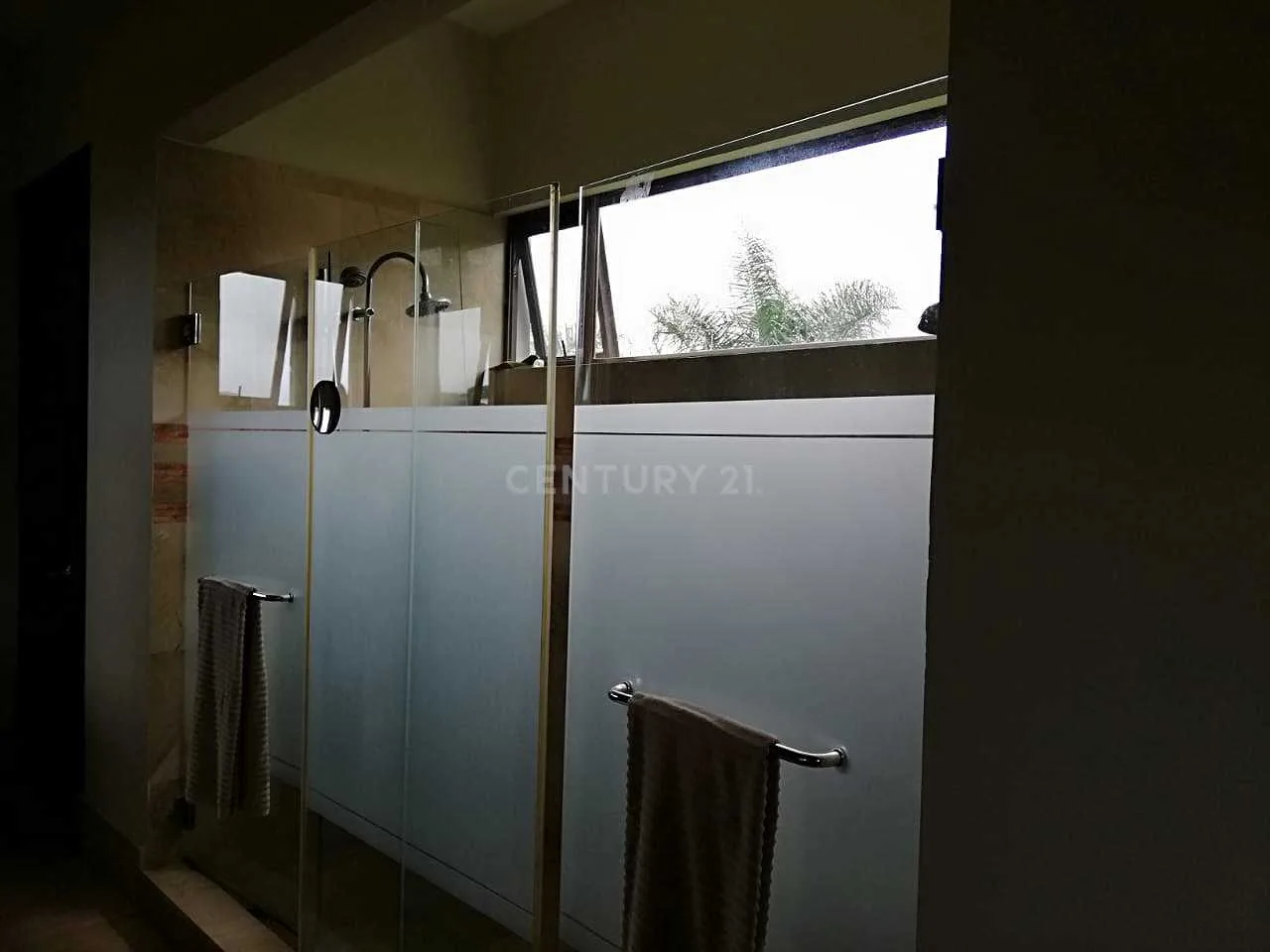 CASA DE LUJO MODERNA CON ACABADOS FIJOS EN ZONA PREMIUM - foto 2