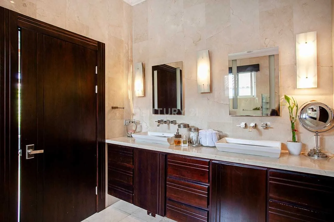VENTA DE LUJOSA CASA EN CONDOMINIO UBICADO EN SANTA ANA - foto 3