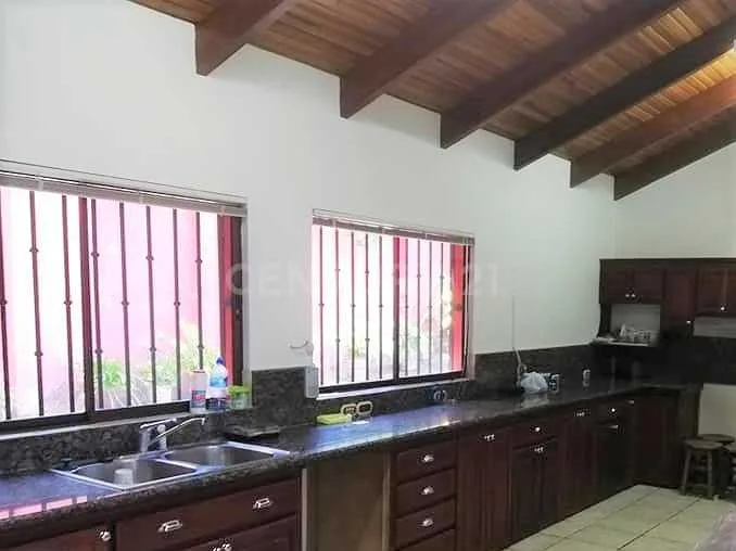 VENTA DE CASA EN SAN ANTONIO DE ESCAZÚ DE 700 M2 DE CONSTRUCCIÓN - foto 6