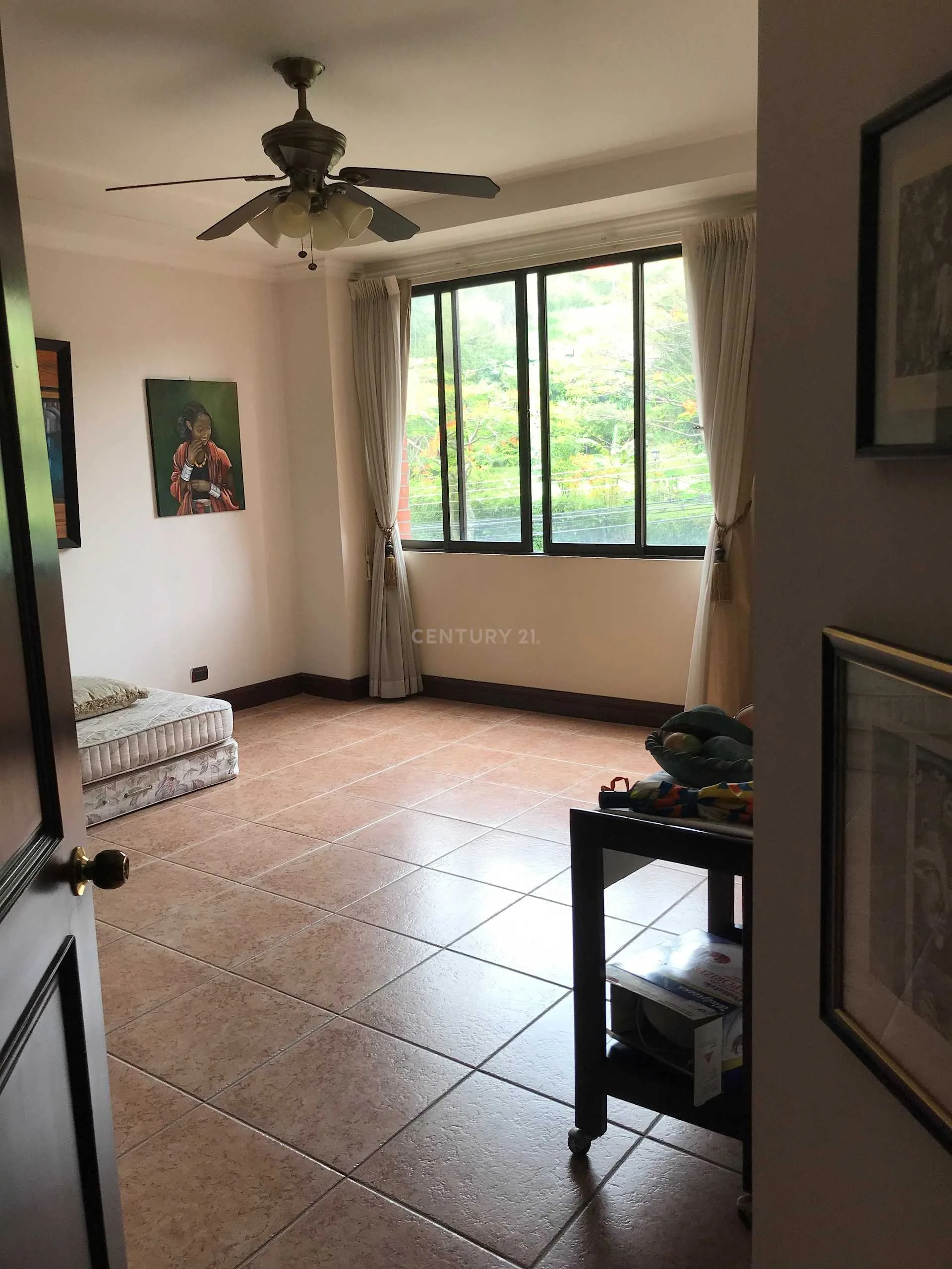 VENTA DE APARTAMENTO EN EXCLUSIVO CONDOMINIO EN ESCAZU - foto 3