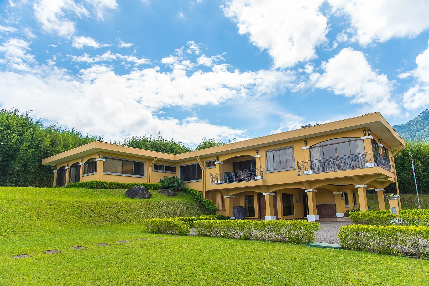 VENTA DE PROPIEDAD UBICADA EN SAN ANTONIO DE ESCAZU