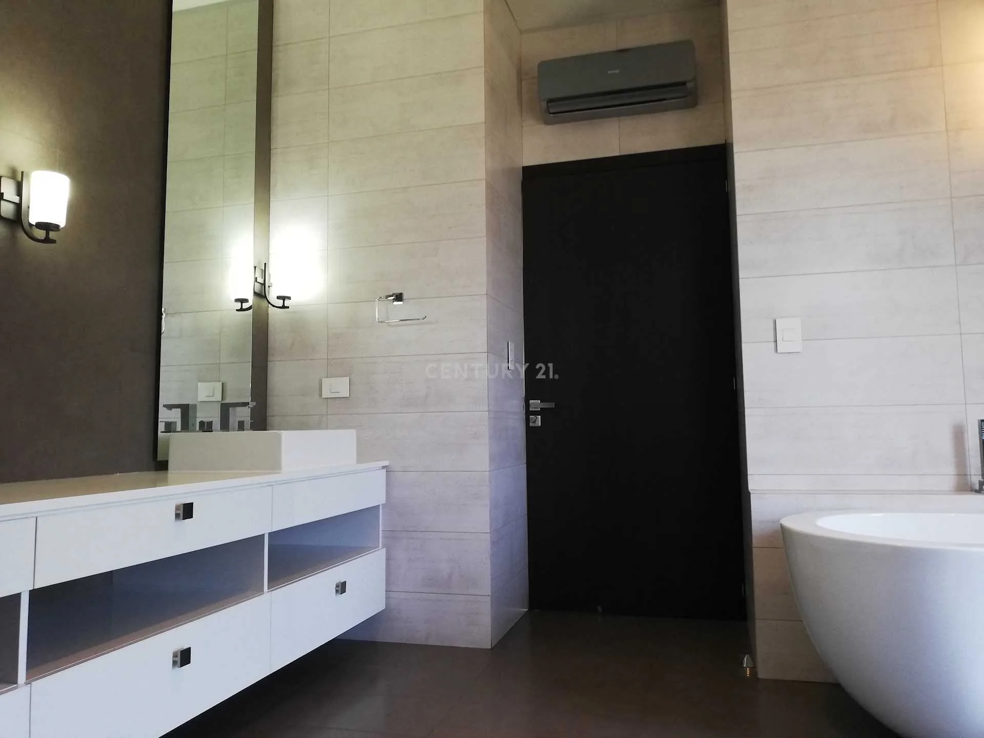 VENTA DE MODERNA CASA EN EXCLUSIVO CONDOMINIO EN LINDORA SANTA ANA - foto 5