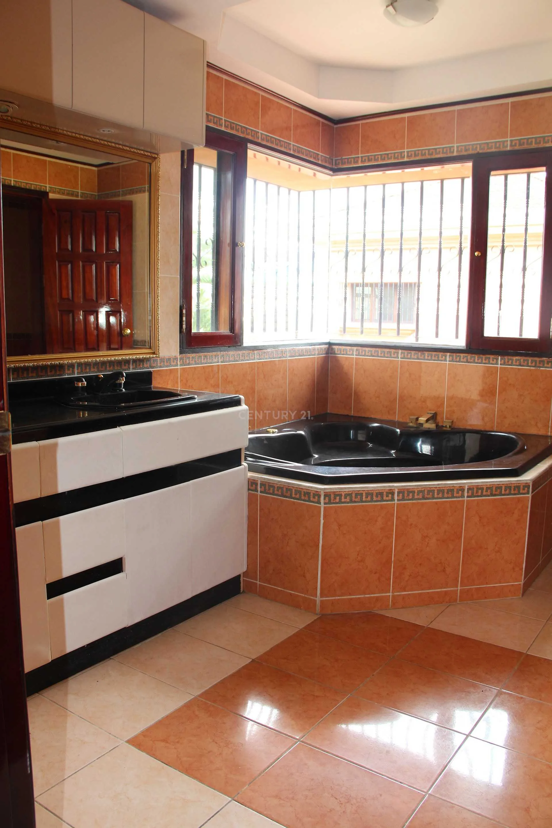 ¡Hermosa Casa en Venta!! Con Vista espectacular en Residencial Cariari - foto 4