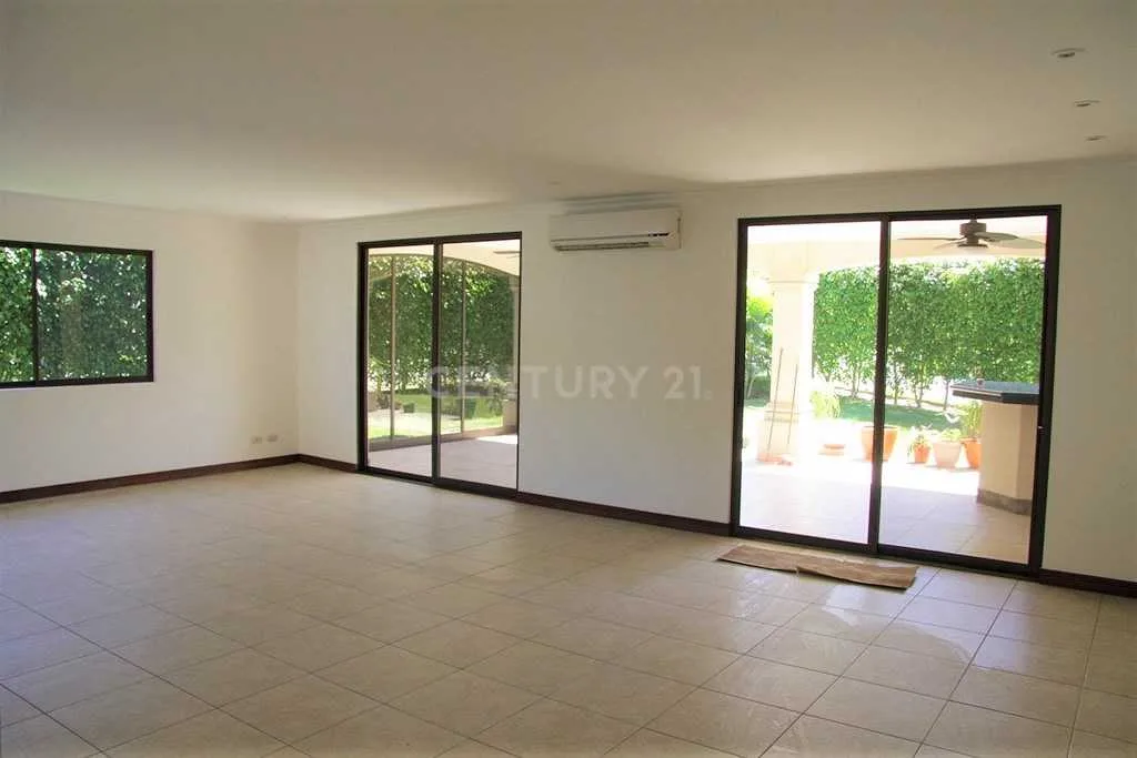 VENTA BELLA CASA EN CONDOMINIO DE 4 DORMITORIOS POZOS SANTA ANA $495000 - foto 6