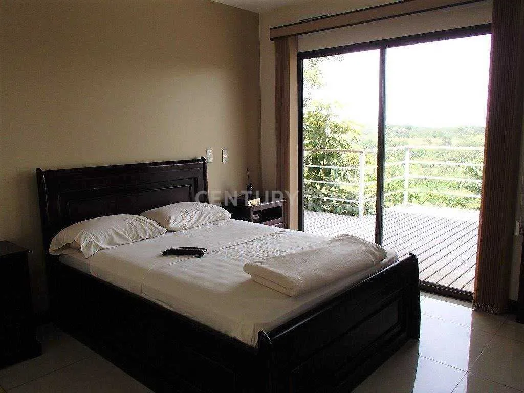 MODERNA CASA AMUEBLADA CON ESPECTACULARES VISTAS A LAS MONTAÑAS - foto 5