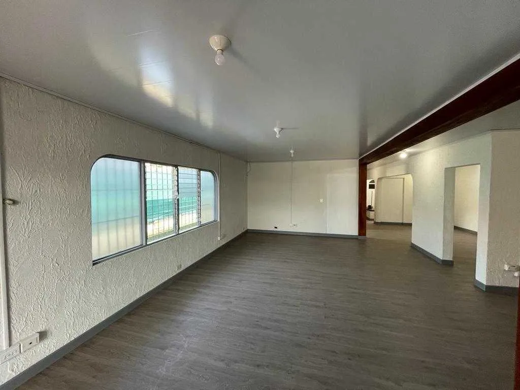 Se alquila casa para diversidad de empresas bien ubicada, Anonos, cerca Unive - foto 2