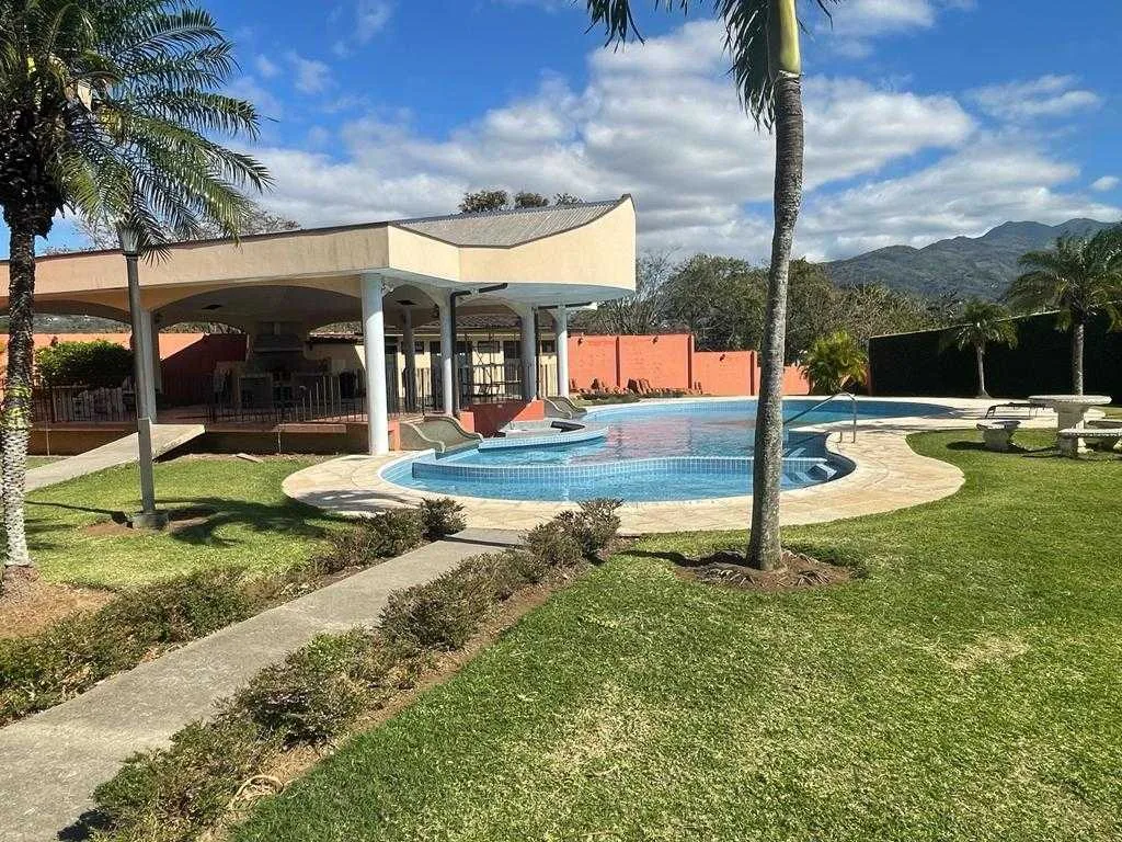 Se vende Casa en CONDOMINIO BOULEVAR DEL SOL,  Santa Ana, Prov. San José. - foto 3