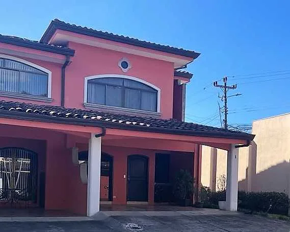 Se vende Casa en CONDOMINIO BOULEVAR DEL SOL,  Santa Ana, Prov. San José. - foto 2