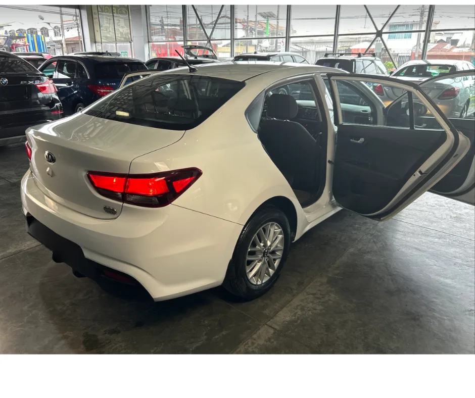 Kia Rio 2019 Sedán en Costa Rica | Automático, Motor 1.4 Gasolina, ₡6.000.000 - foto 3