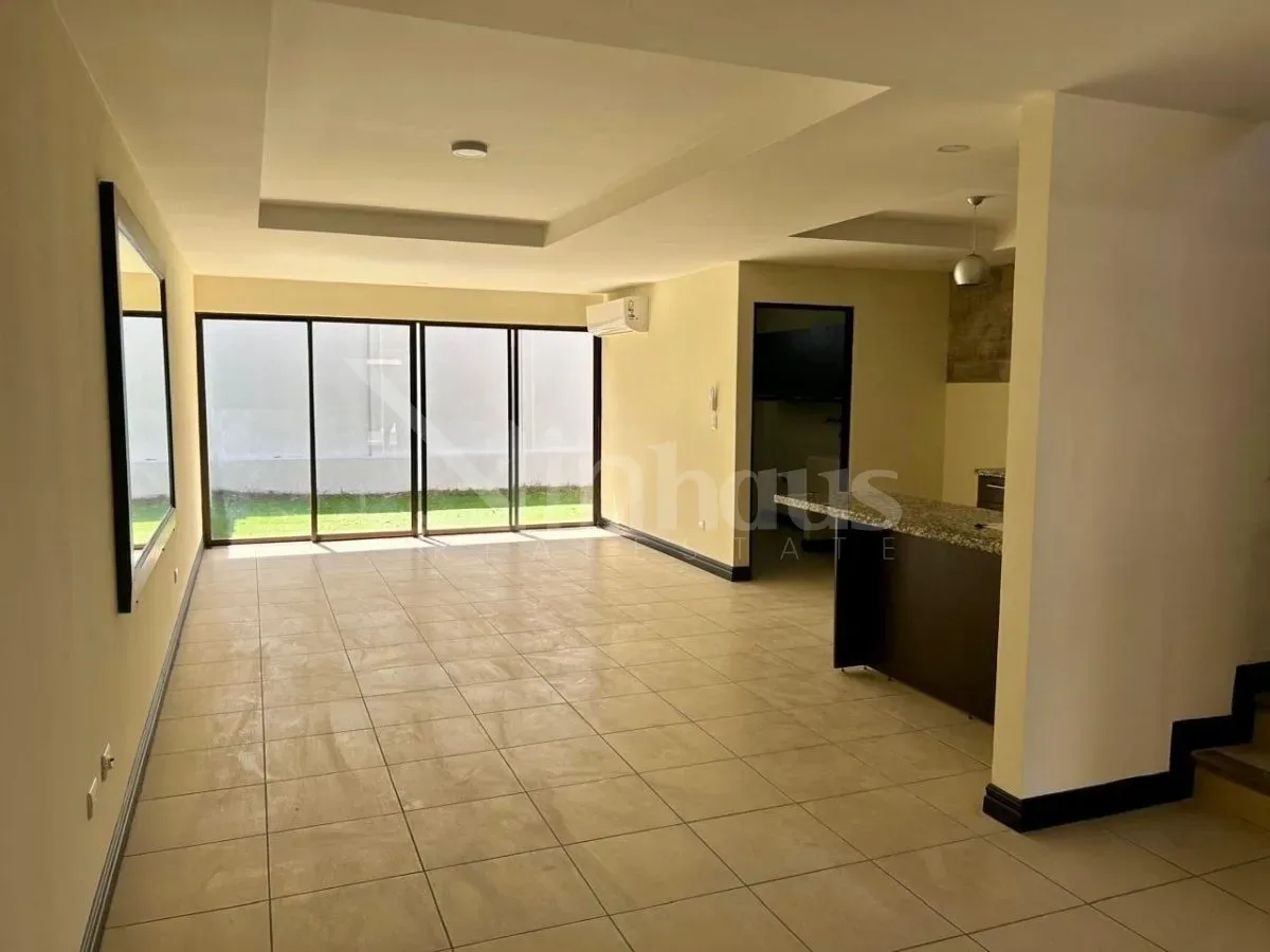 Venta de Casa Esquinera en Condominio Santa Ana Hills - foto 5