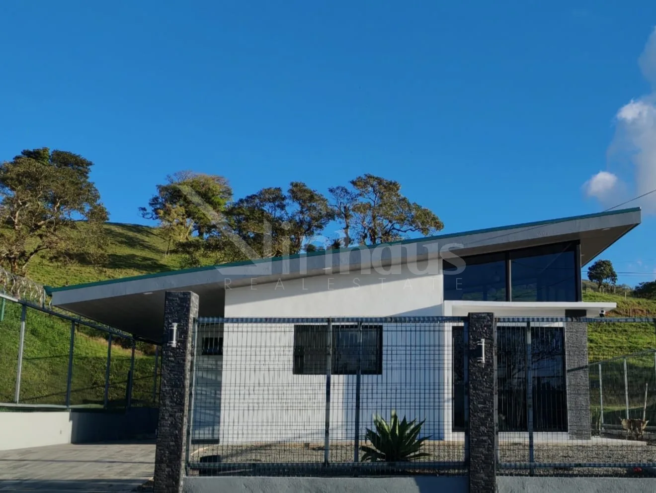 Venta de casa nueva amueblada y con línea blanca en San Vicente de Ciudad de Quesada